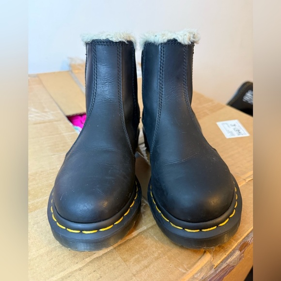 Dr. Martens 2976 Leonore Chelsea Fleece Lined Booties - Picture 7 of 7